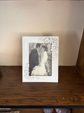 Roma White Ceramic Picture Frame with Raised Floral Detail